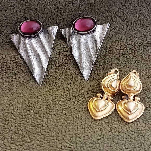 Earrings - Picture 1 of 2